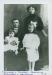 Premire photo de famille d'mlie et d'Edmond Chamard avec leurs anes, Adrienne et Gabrielle